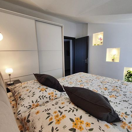 Villa Apartments Brecic 1 Kaštela Εξωτερικό φωτογραφία