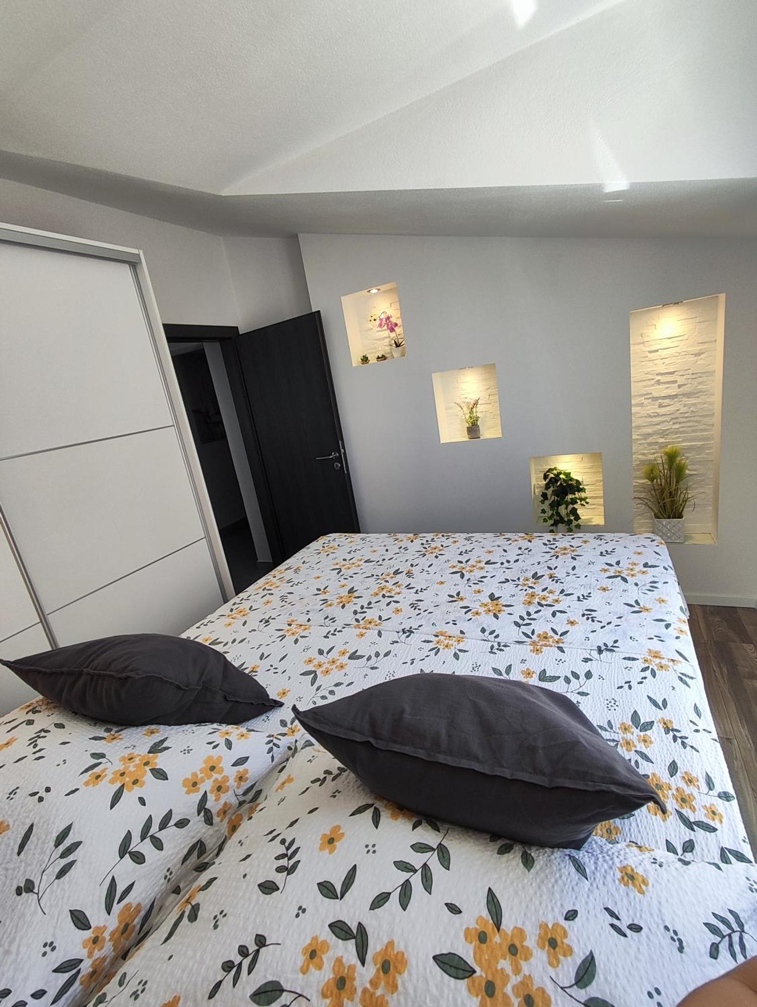 Villa Apartments Brecic 1 Kaštela Εξωτερικό φωτογραφία